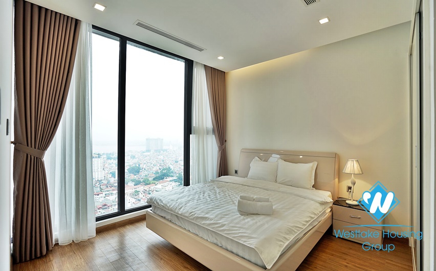Three bedroom apartment for rent at M2 Vinhome Metropolis 19 Lieu Giai